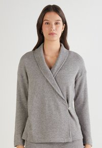 Пуловер Пуловер