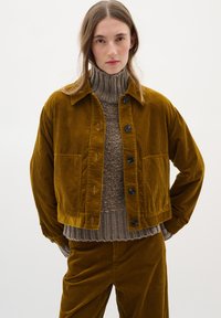 Вельветовая куртка Вельветовая куртка