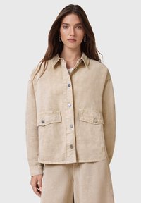 Куртка с накладнымит карманами Куртка с накладнымит карманами