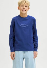 Лонгслив Лонгслив