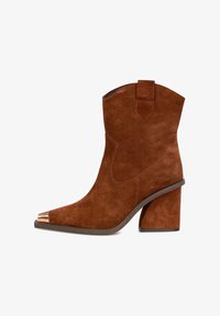 Полусапожки на высоком каблуке Полусапожки на высоком каблуке