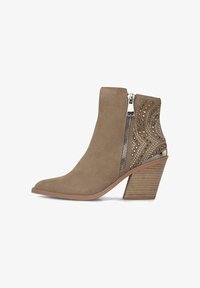 Полусапожки на высоком каблуке Полусапожки на высоком каблуке