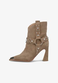 Полусапожки на высоком каблуке Полусапожки на высоком каблуке