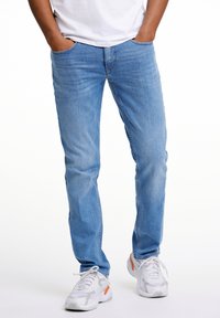 Узкие джинсы Узкие джинсы