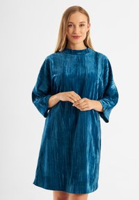 Короткое платье Короткое платье