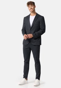 Костюм Костюм