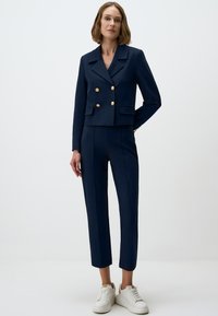 Короткий блейзер Короткий блейзер