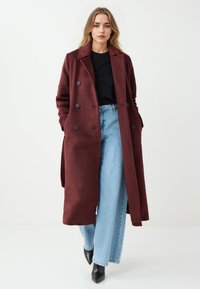 Шерстяное пальто Шерстяное пальто