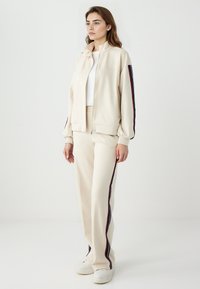 Спортивные штаны Спортивные штаны