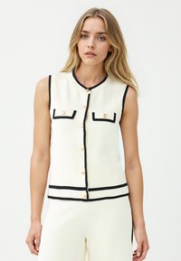 Жилет Жилет