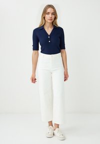 Короткие джинсы Короткие джинсы