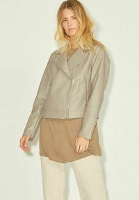 Кожаная куртка Кожаная куртка