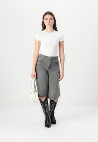 Юбка с накладными карманами Юбка с накладными карманами