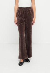 Спортивные штаны Спортивные штаны