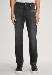 Прямые джинсы Прямые джинсы