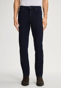 Узкие джинсы Узкие джинсы