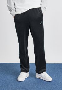 Спортивные штаны Спортивные штаны