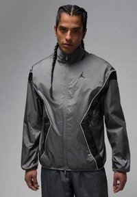 Спортивная куртка Спортивная куртка