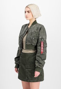 Куртка с накладнымит карманами Куртка с накладнымит карманами