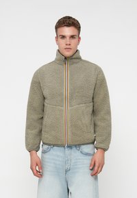 Флисовая куртка Флисовая куртка