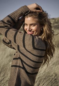 Пуловер в полоску Пуловер в полоску