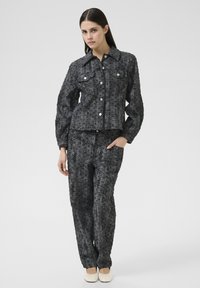 Широкие брюки Широкие брюки