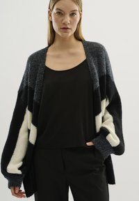 Длинный жилет Длинный жилет