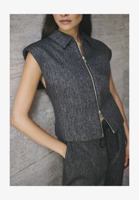 Жилет Жилет