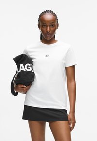 Футболка Футболка