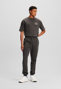 Спортивные штаны Спортивные штаны