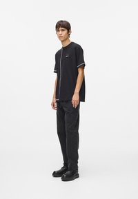 Прямые джинсы Прямые джинсы