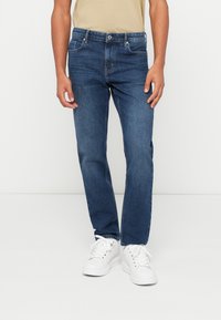 Узкие джинсы Узкие джинсы