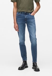 Узкие джинсы Узкие джинсы