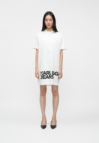 Короткое платье Короткое платье