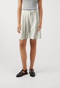 Шорты Шорты