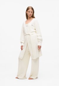 Длинный кардиган Длинный кардиган