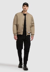 Куртка бомбер Куртка бомбер