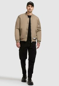 Куртка бомбер Куртка бомбер