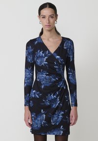 Платье футляр Платье футляр