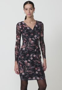 Платье футляр Платье футляр