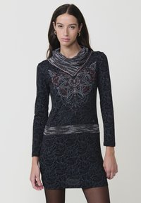 Короткое платье Короткое платье