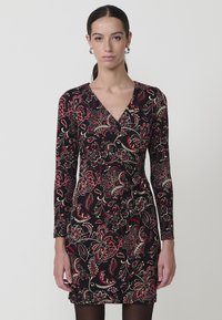 Платье футляр Платье футляр