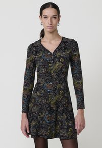 Короткое платье Короткое платье