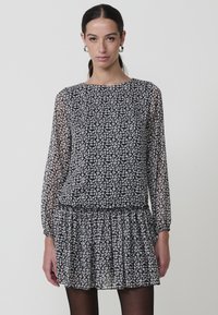 Короткое платье Короткое платье