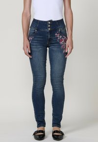 Узкие джинсы Узкие джинсы