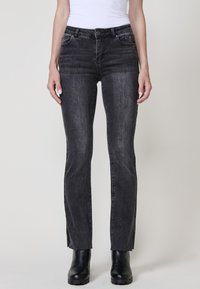 Прямые джинсы Прямые джинсы