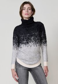 Пуловер Пуловер