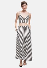 Топ на бретельках Топ на бретельках