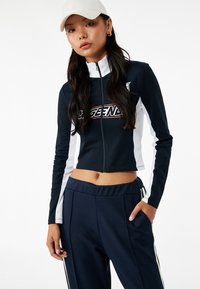 Вязаная кофта Вязаная кофта