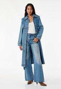 Тренч Тренч